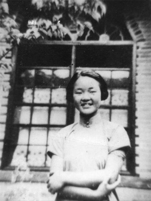 张露萍潜伏戴笠身边,档案潜伏在戴笠身边的张露萍