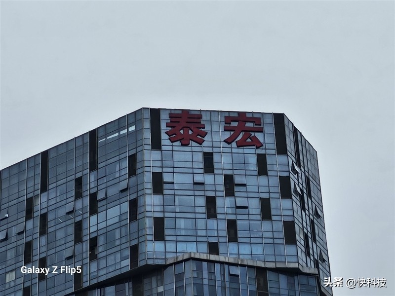 三星galaxyzflip防水测试,三星折叠手机zflip5防水吗