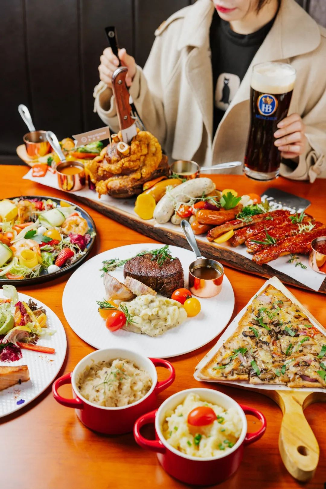 “本想来吃榜①德餐，没想到被绝美江景迷住了...”