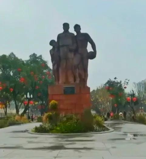 春游开拓眼界,春游樱花广场图片