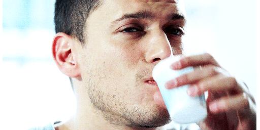 饮水机里的水到底脏不脏,饮水机太脏喝了很长时间会怎么样