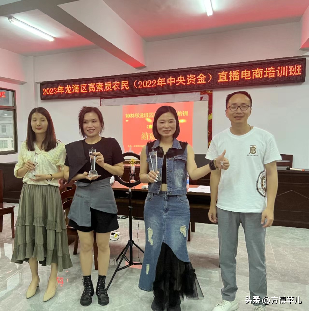 农民变“主播”实操学“带货”——龙海程溪下叶村直播电商培训