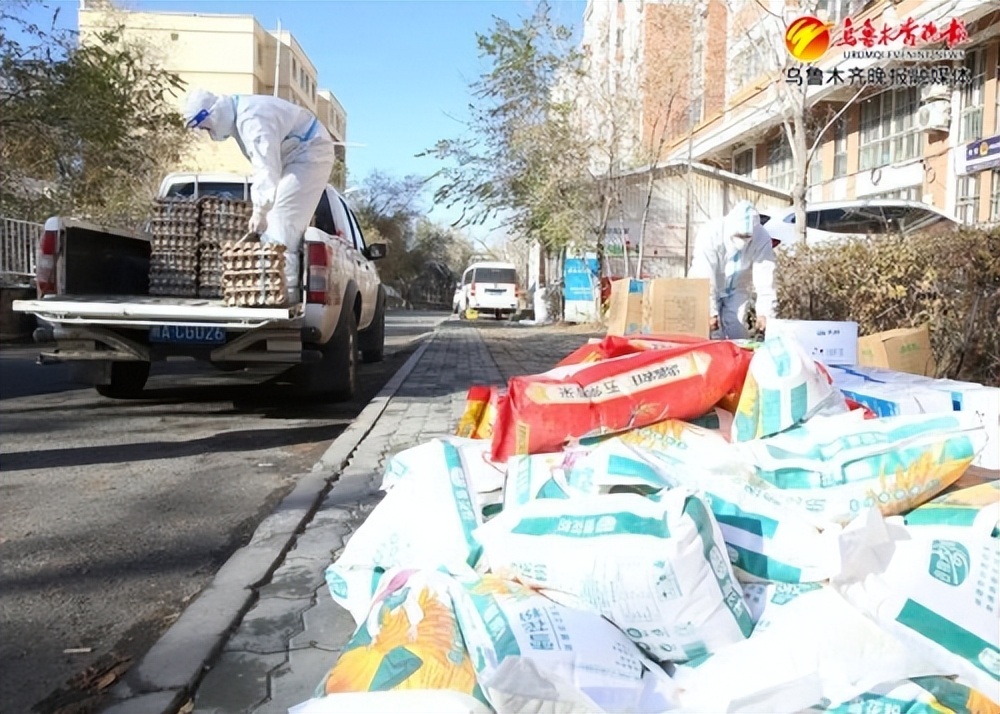 防控一线*党**旗飘扬丨“文武双全”的*疆新**公安厅下沉干部秦康