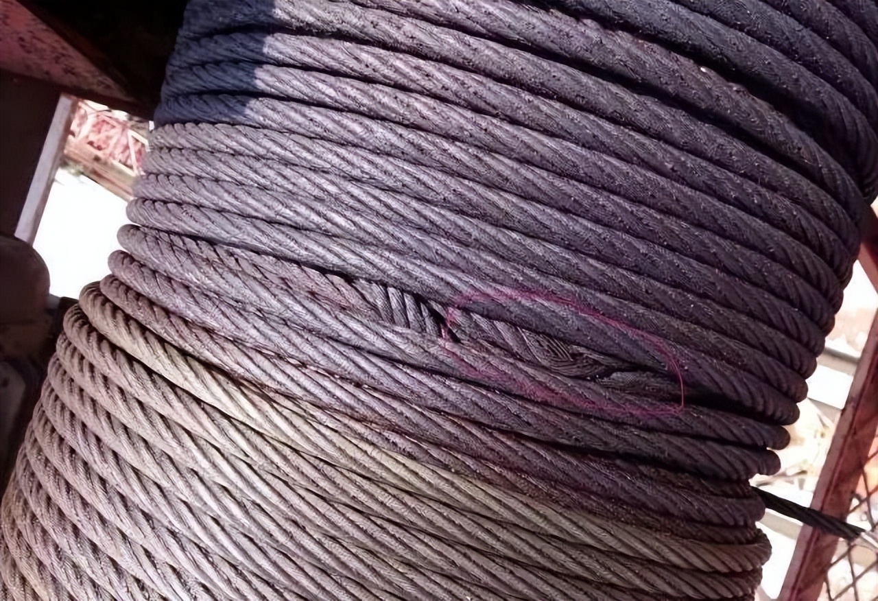 违章指挥造成重大事故怎么判刑,违章指挥造成1人死亡负什么责任