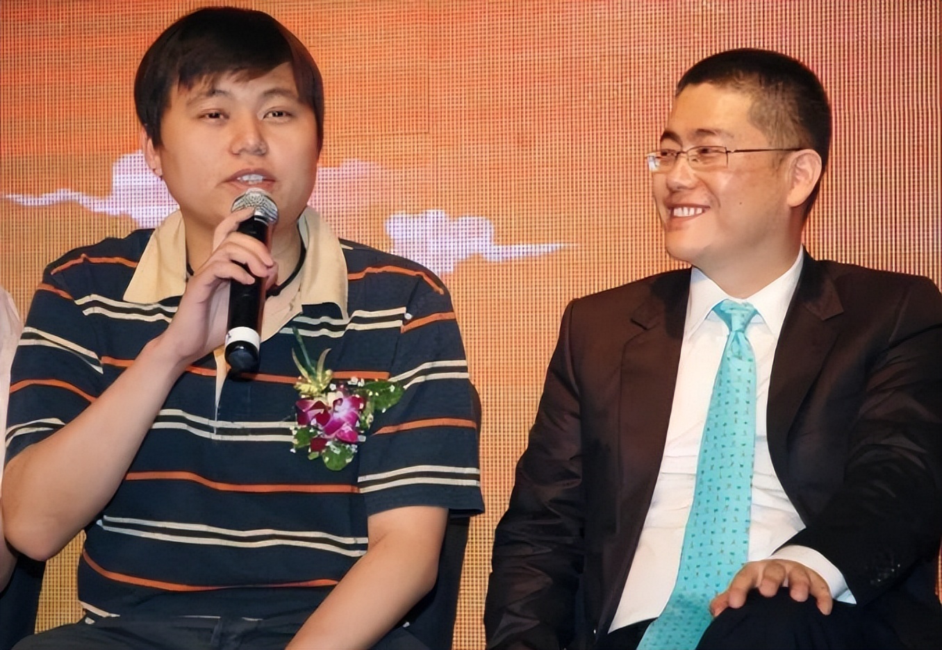 22岁公务员写书赚4100万,公务员写一本书赚4000万