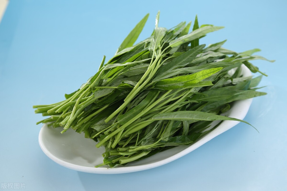 为啥广东空心菜吃了会抽筋,为什么有些人吃空心菜脚会抽筋