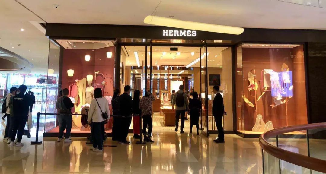 刘銮雄拍卖77个奢侈品包包,刘銮雄拍下的珠宝