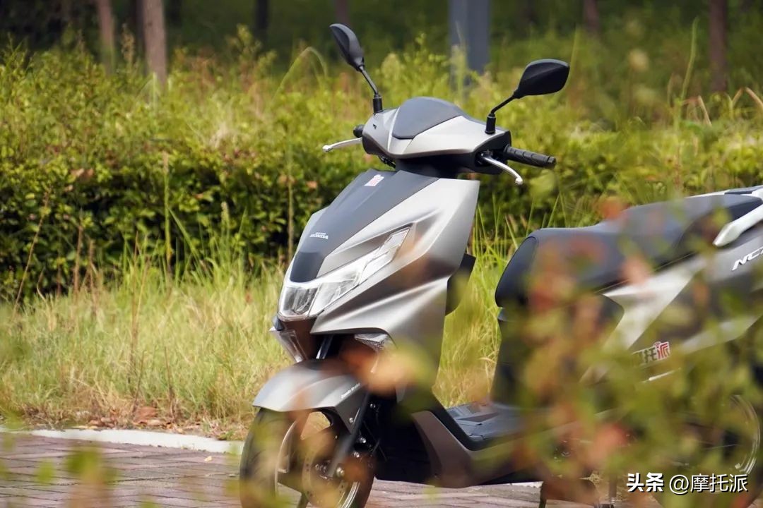 五羊本田ncr125与裂行星际版对比,五羊本田ncr125和豪爵翼爽afr125