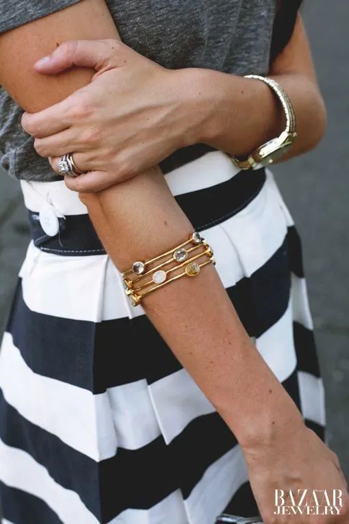 夏天担心藏不住“蝴蝶袖”？集齐明星博主教你“手镯转移*法大**”