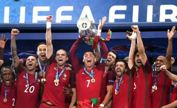 c罗2020年33场31球,c罗从青涩到成熟再到巅峰