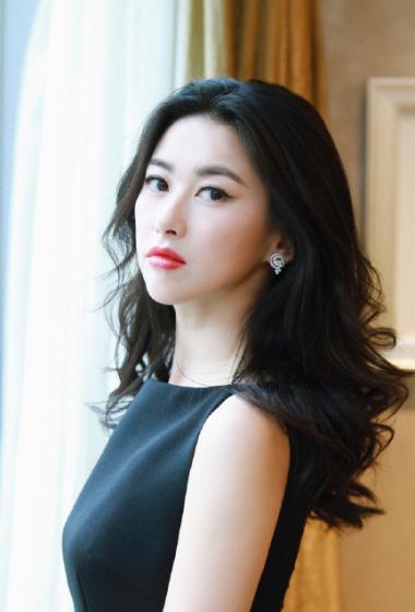 朱珠富家千金,朱珠名媛望族