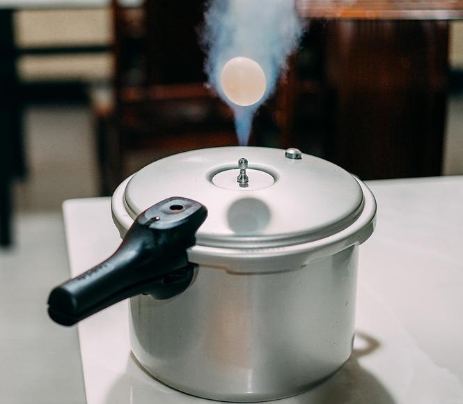 高压锅和电压力锅哪个耐用,电压力锅和高压锅哪个用着安全