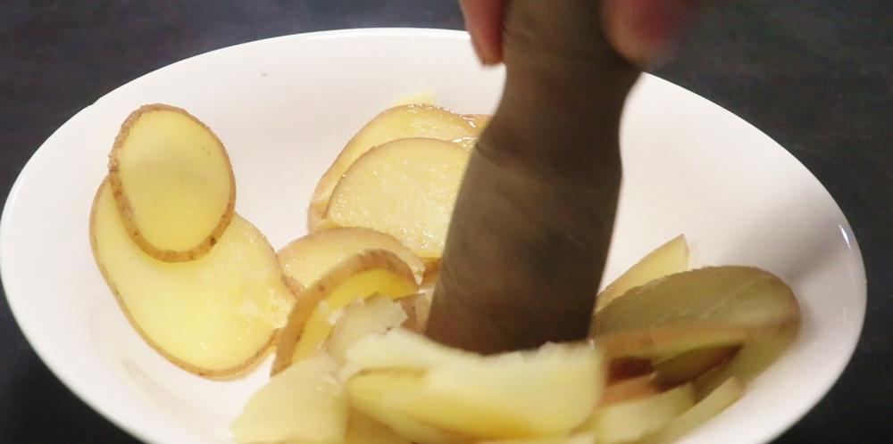 家里有蟑螂和虫子怎样能彻底消灭,家里有蟑螂教你一招全部消灭