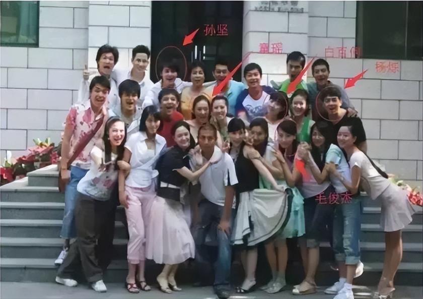 嫁人即翻身？从丑闻女主到逆袭视后，童谣身后的故事从没那么简单