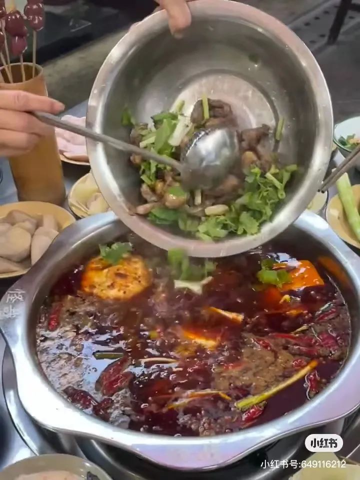 成都推三轮车上菜的苍蝇馆子,吃遍成都100家苍蝇馆子