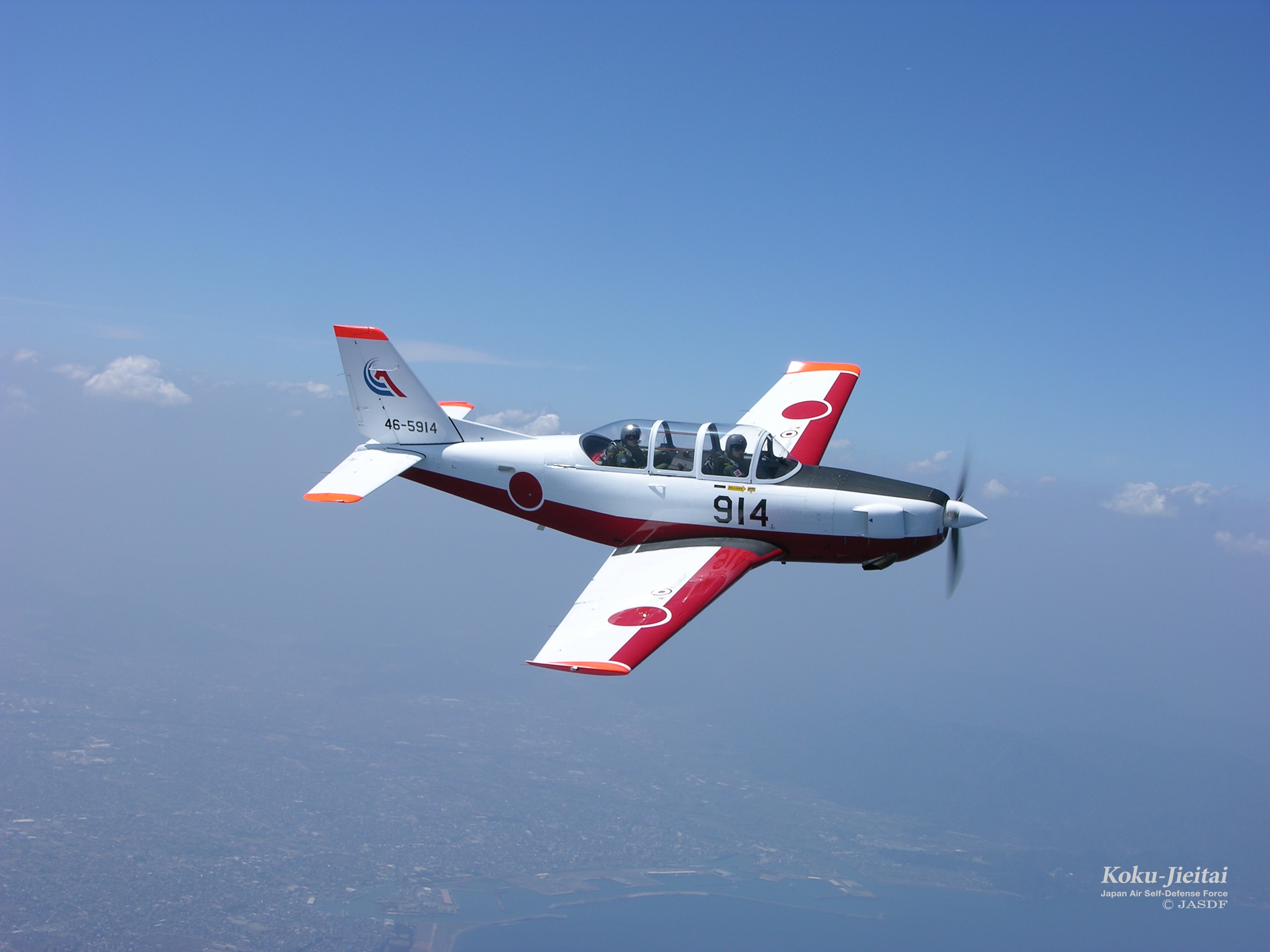 日本列岛的初级和中级训练机“富士T-7”