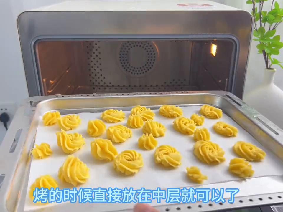 高筋面粉曲奇烤箱做法,淡奶油曲奇的做法烤箱