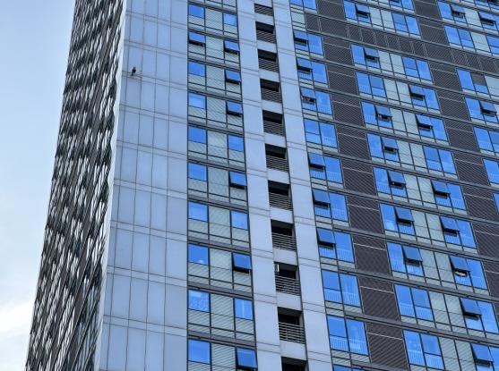 吃剩苹果从24楼扔下砸到女婴全集,吃剩的苹果砸中婴儿