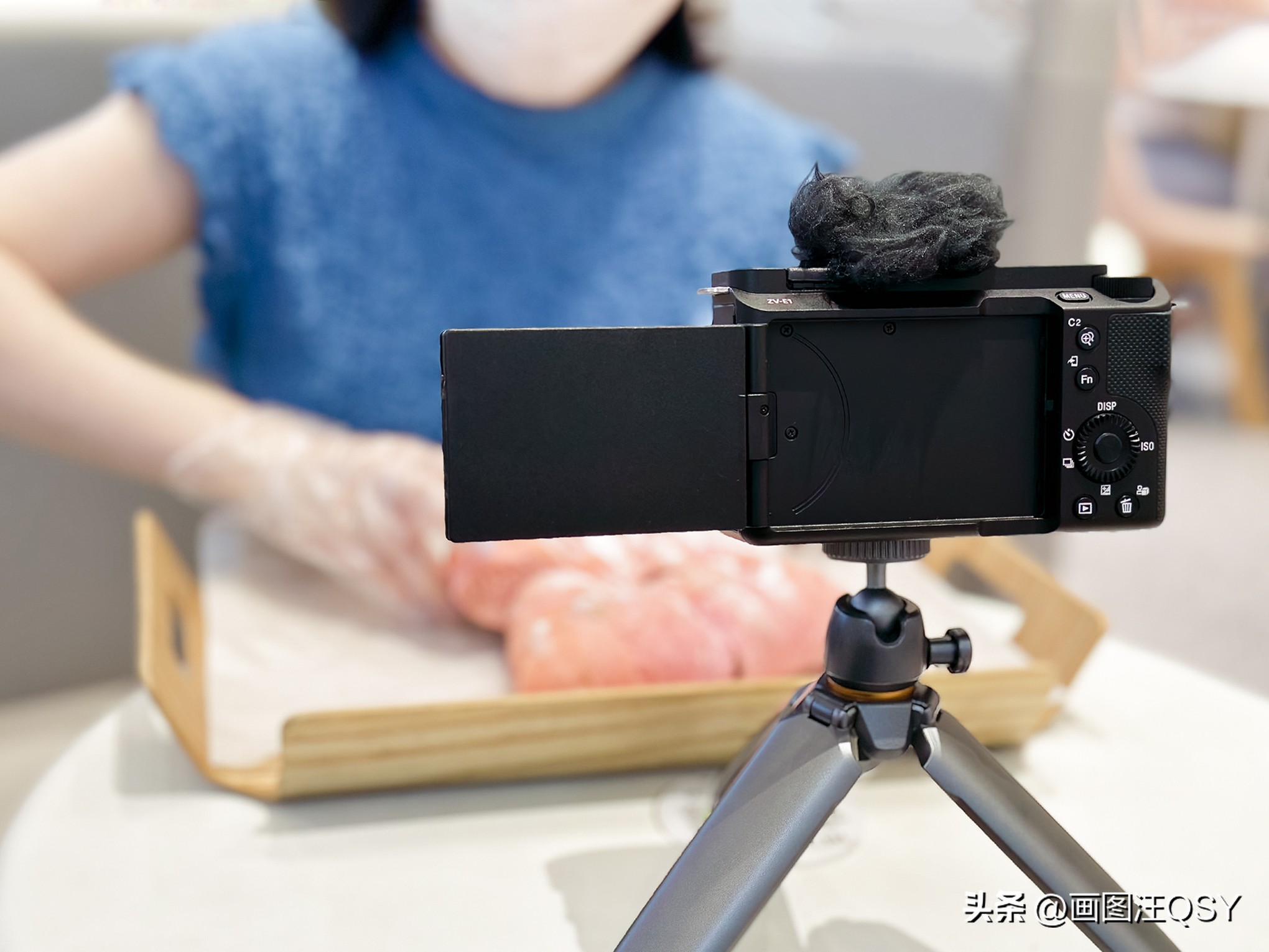 技术不够装备来凑，索尼ZV-E1真定位新手？Vlog初学者心得分享