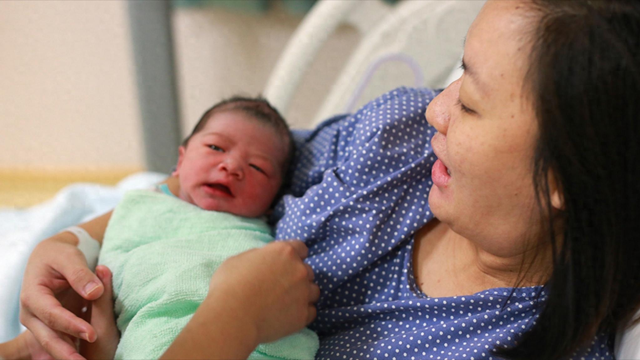 去武汉出差，同学小姨子热情招待我，与她发生幸福的事