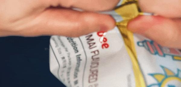 亲口测评！香港便利店猎奇零食60%都是坑，看不懂但是大受震撼