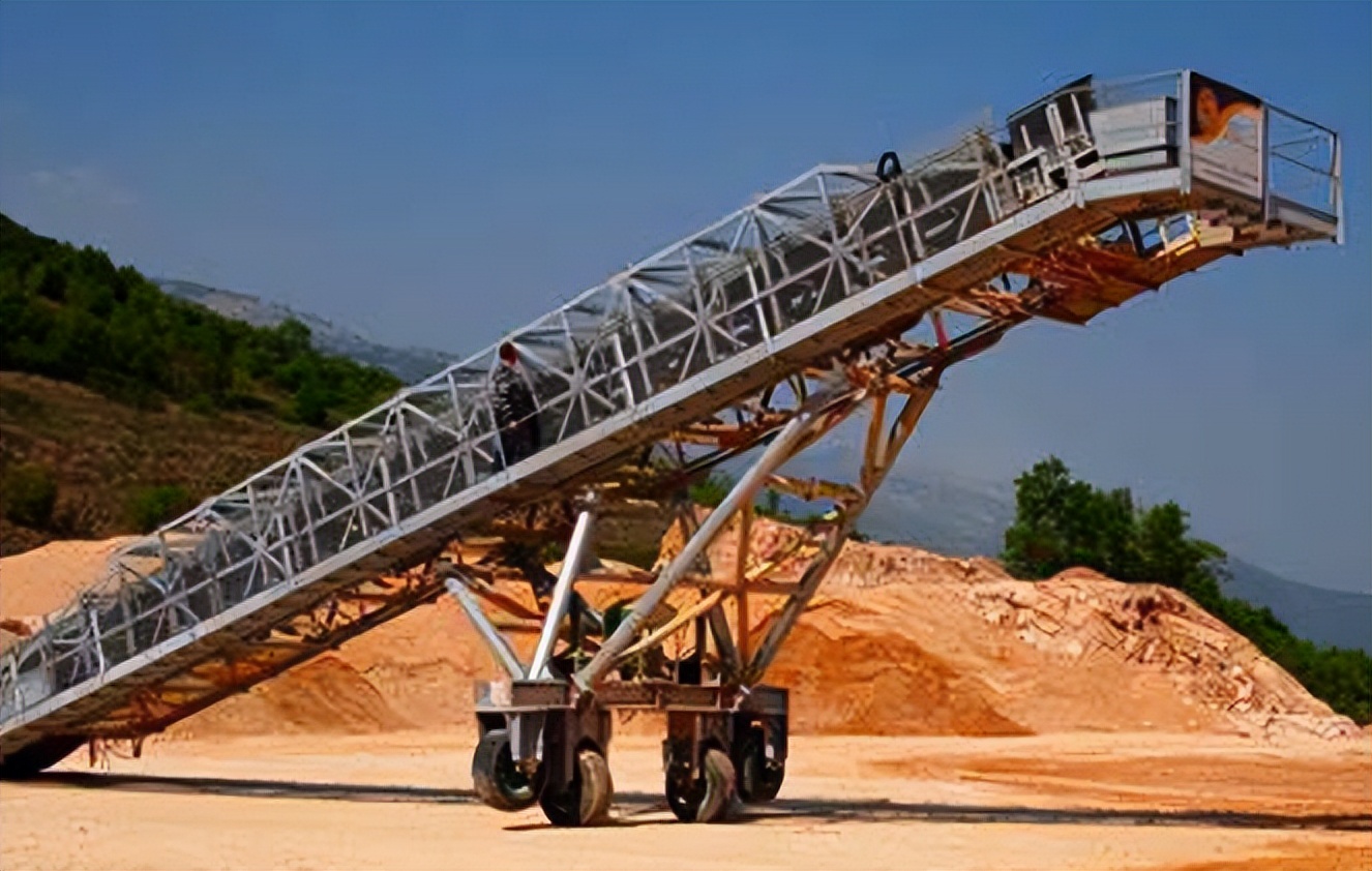 港口皮带输送机设计细节,皮带输送机跑偏怎么调回来视频