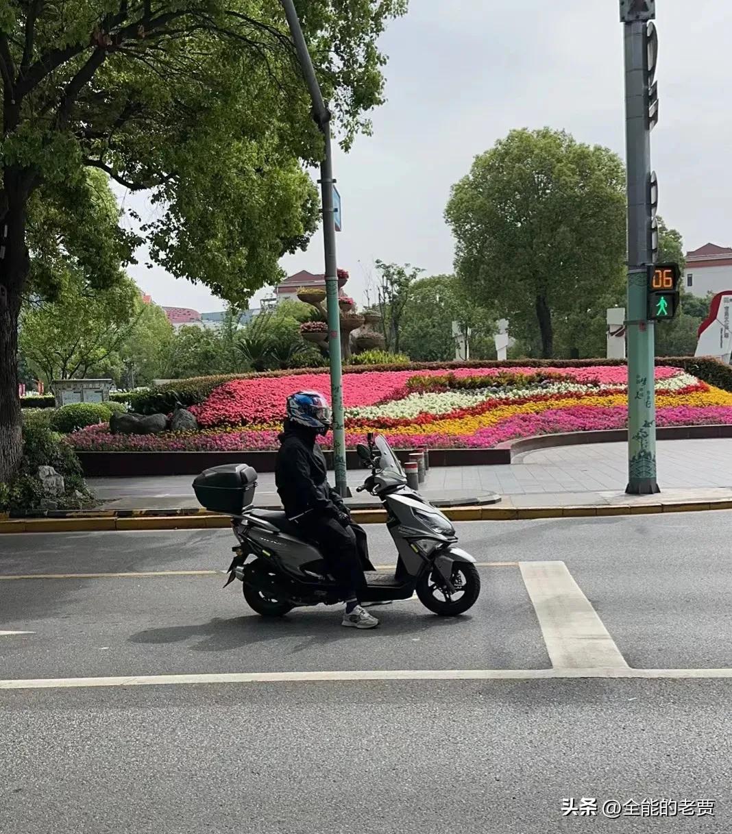 力刻318踏板摩托车长途之旅,踏板摩托车跑长途发动机受得了吗