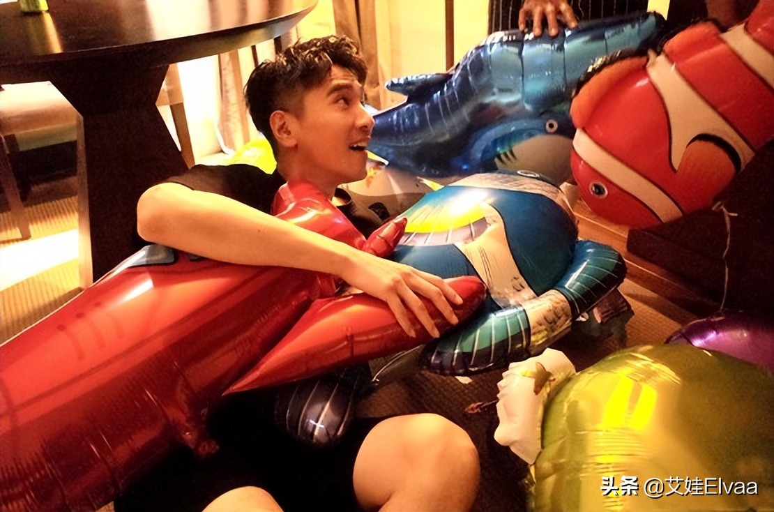 赵又廷现身机场签名,赵又廷机场最新消息