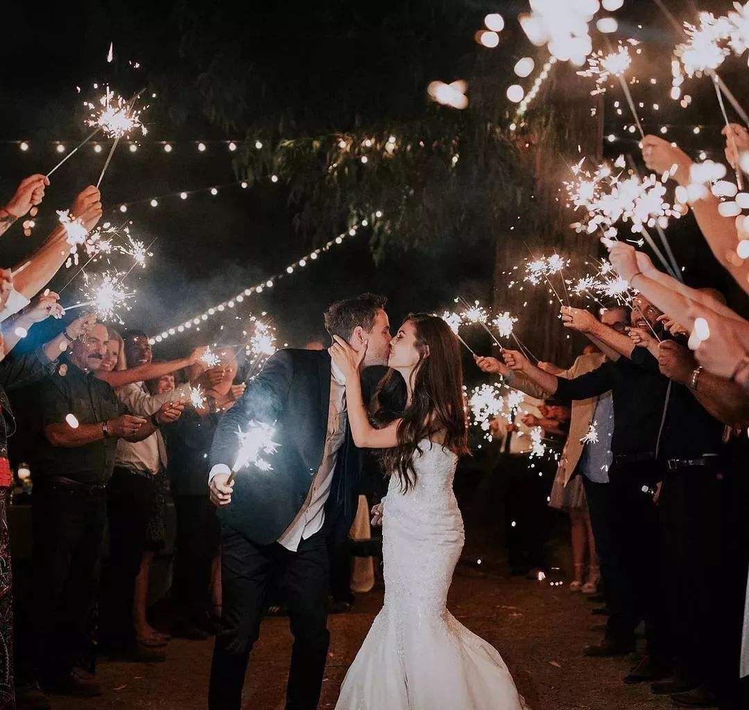 婚礼上的交接方式和注意事项,婚礼当天的详细流程及人员安排表