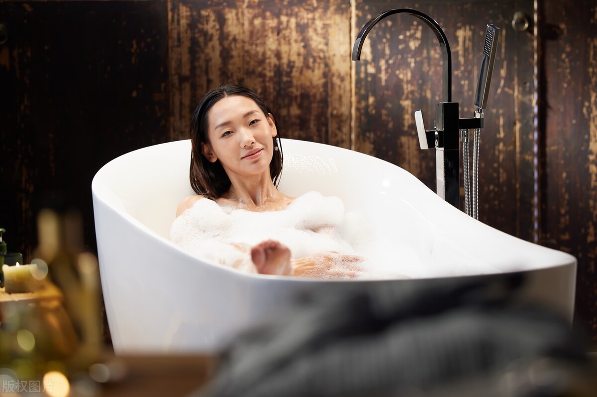 女性便后可以用普通卫生纸擦吗,女生上完厕所后该用湿巾擦拭吗