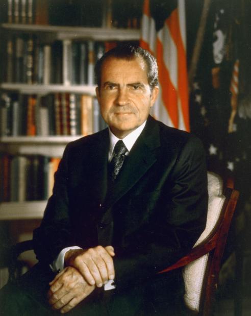 1971年，毛主席看了这份报纸后，立即指示：邀请美国乒乓球队访华