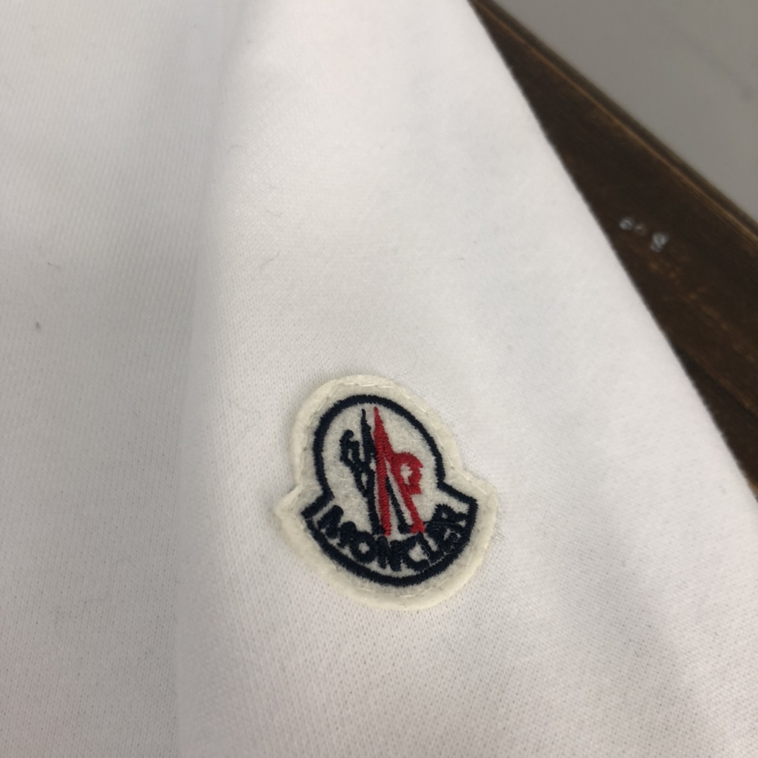 厦门翔安区moncler蒙口卫衣搭配,Moncler套头连帽卫衣