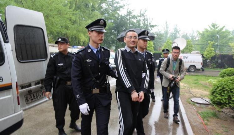 一代“谣王”秦火火：高中没毕业，却捧红郭美美，3年造谣3000条