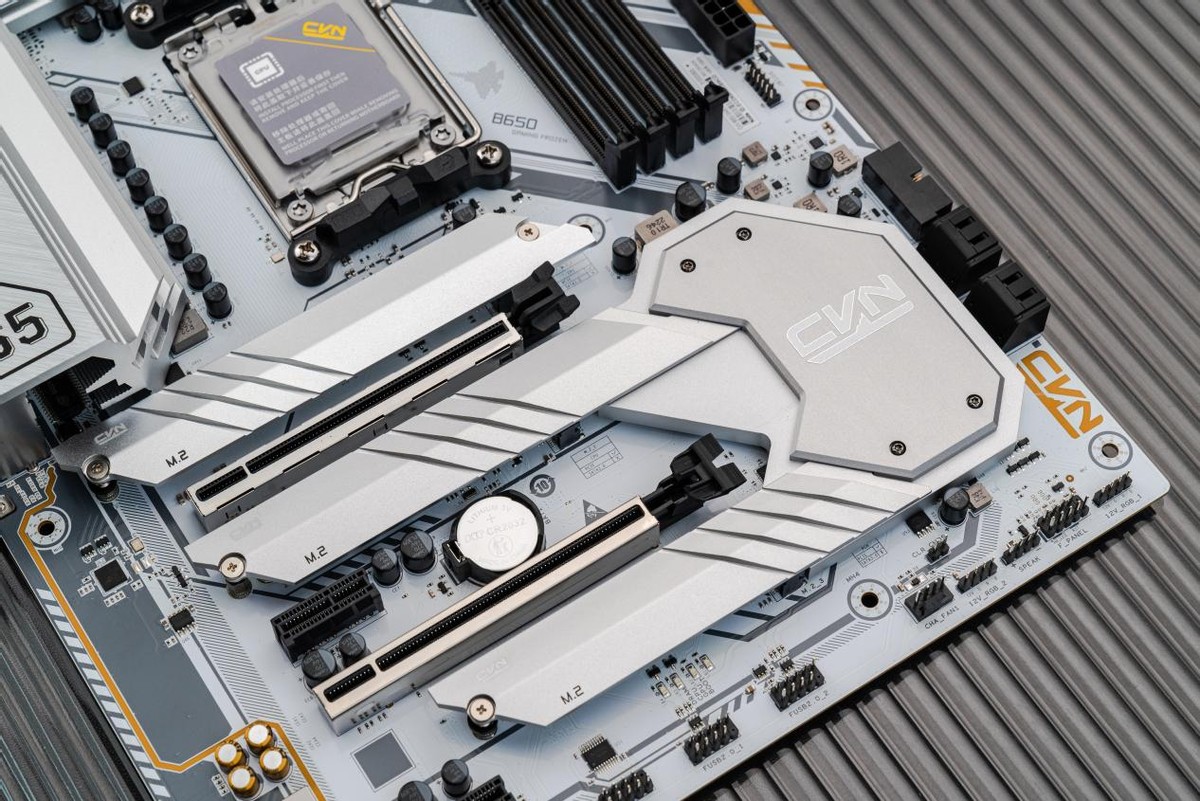 仅售1349元的白色系性价比大板！七彩虹CVNB650GAMINGFROZENV14巡洋舰主板测评