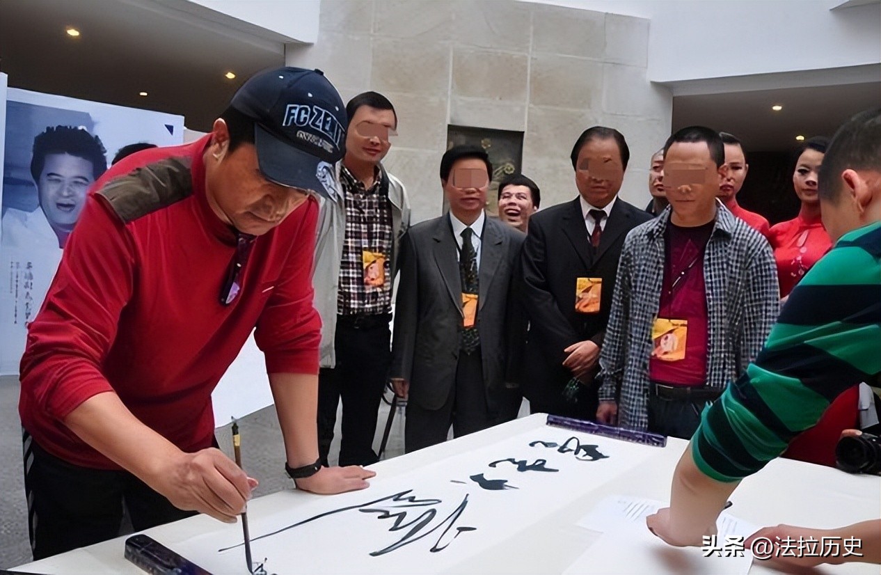 64岁毕福剑近况曝光，因管不住嘴遭封杀，现成网红“工具人”？