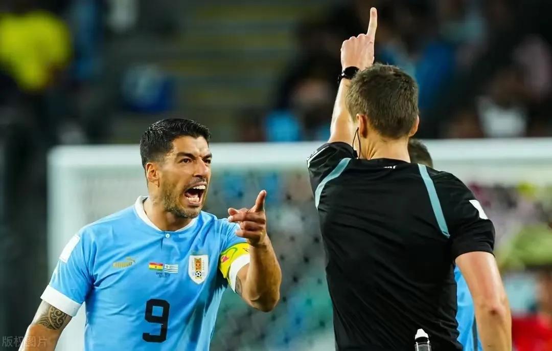 卡瓦尼击倒了VAR机器，乌拉圭赢球却出局，韩国出界的进球却有效