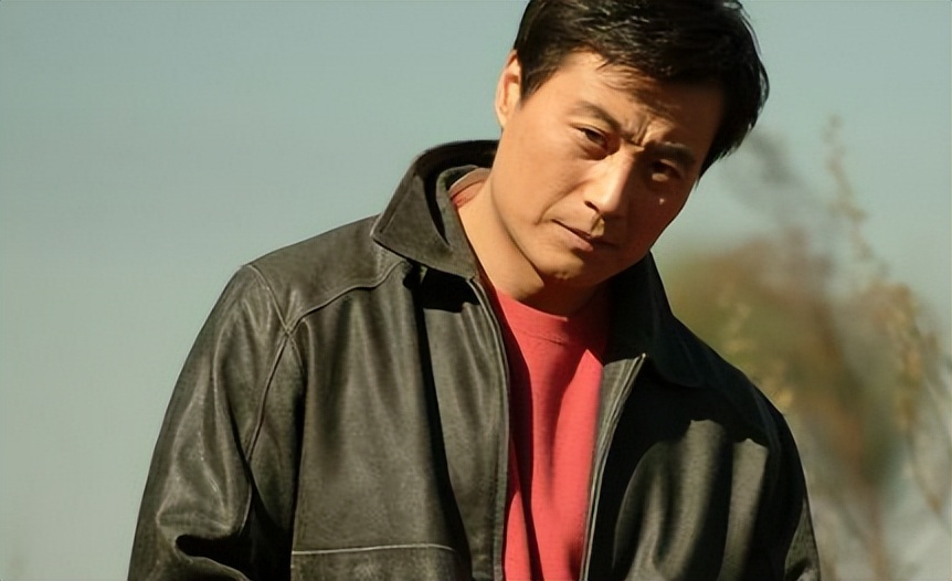 他9块钱娶了老婆住9平米的地下室7年,成名后也坚决不*妻换**