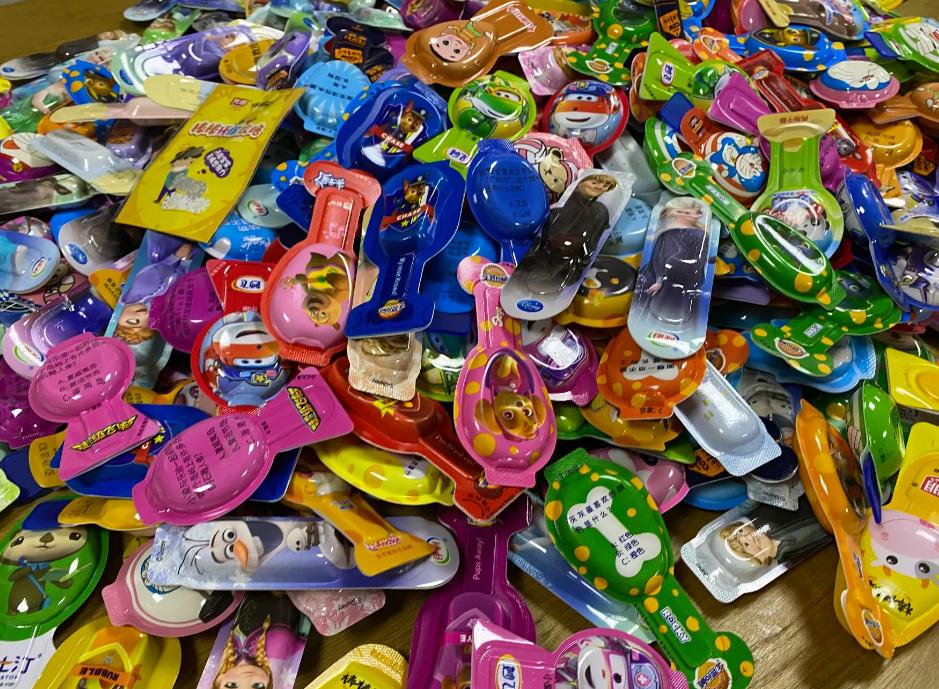 暴跌200亿,被骂智商税!超市最会“*脑洗**”网红,还能强撑多久?