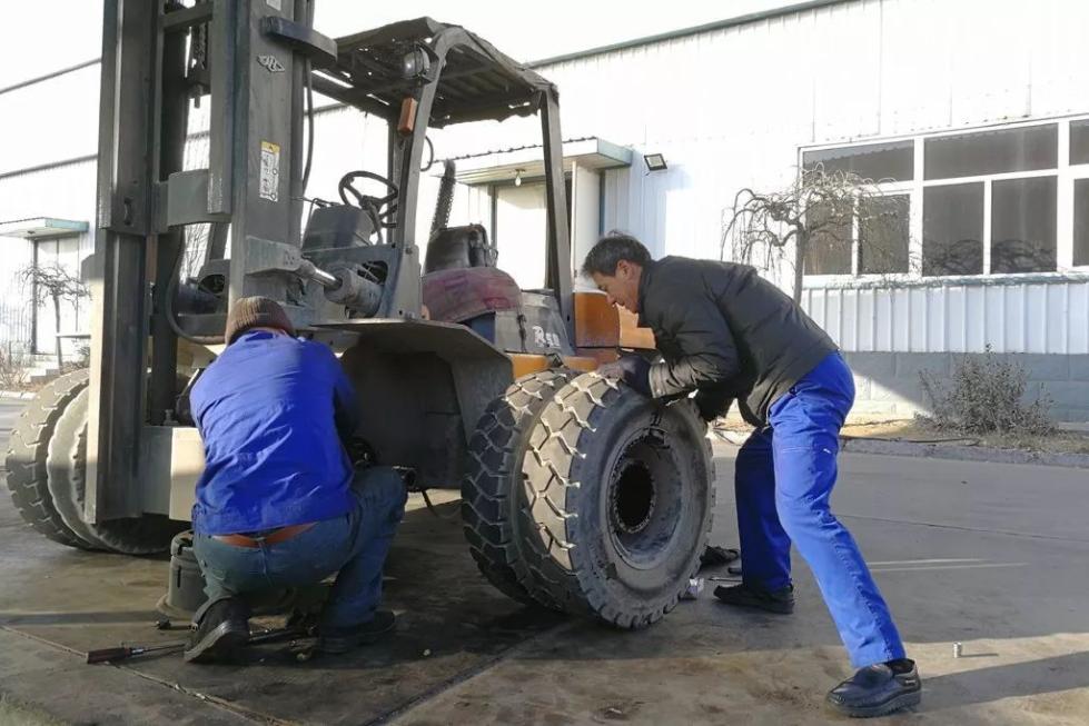 新手怎么做好叉车维修,修叉车技术技巧视频