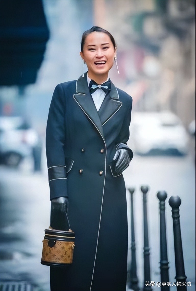 我，做3年空姐，靠6种流利外语出入欧洲宫廷，梦想建立商业帝国