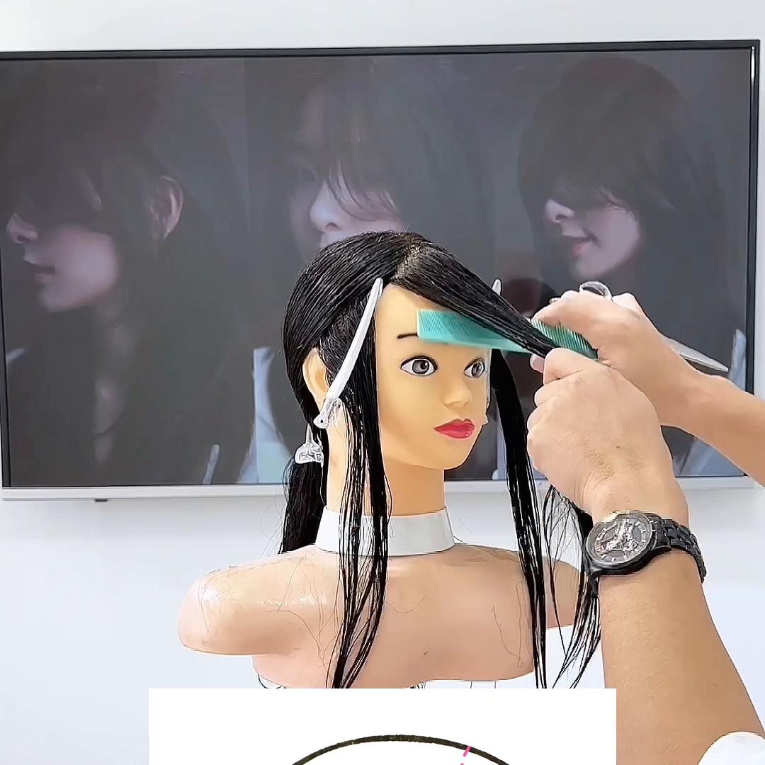 男士中长发两边剃光上面怎么修剪,女士中长发内扣前高后低修剪教程