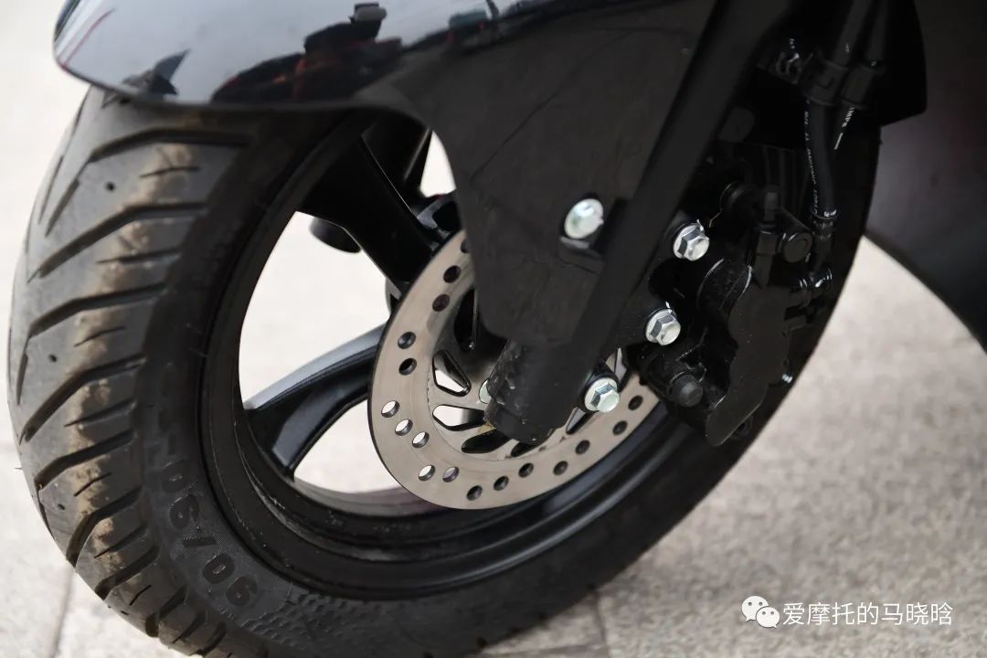 鸿150adv和鸿150哪个值得买,adv150踏板摩托车哪款最好