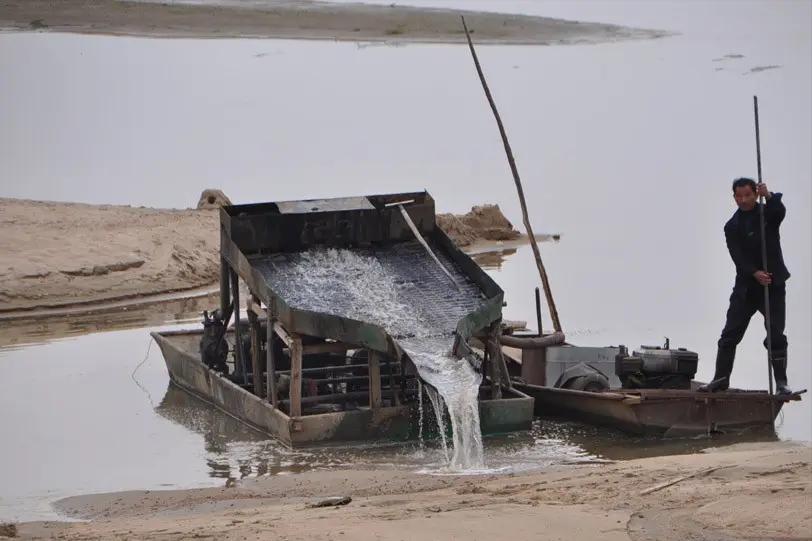 白手起家，进军地产业，“楼花”之父霍英东的传奇商业史