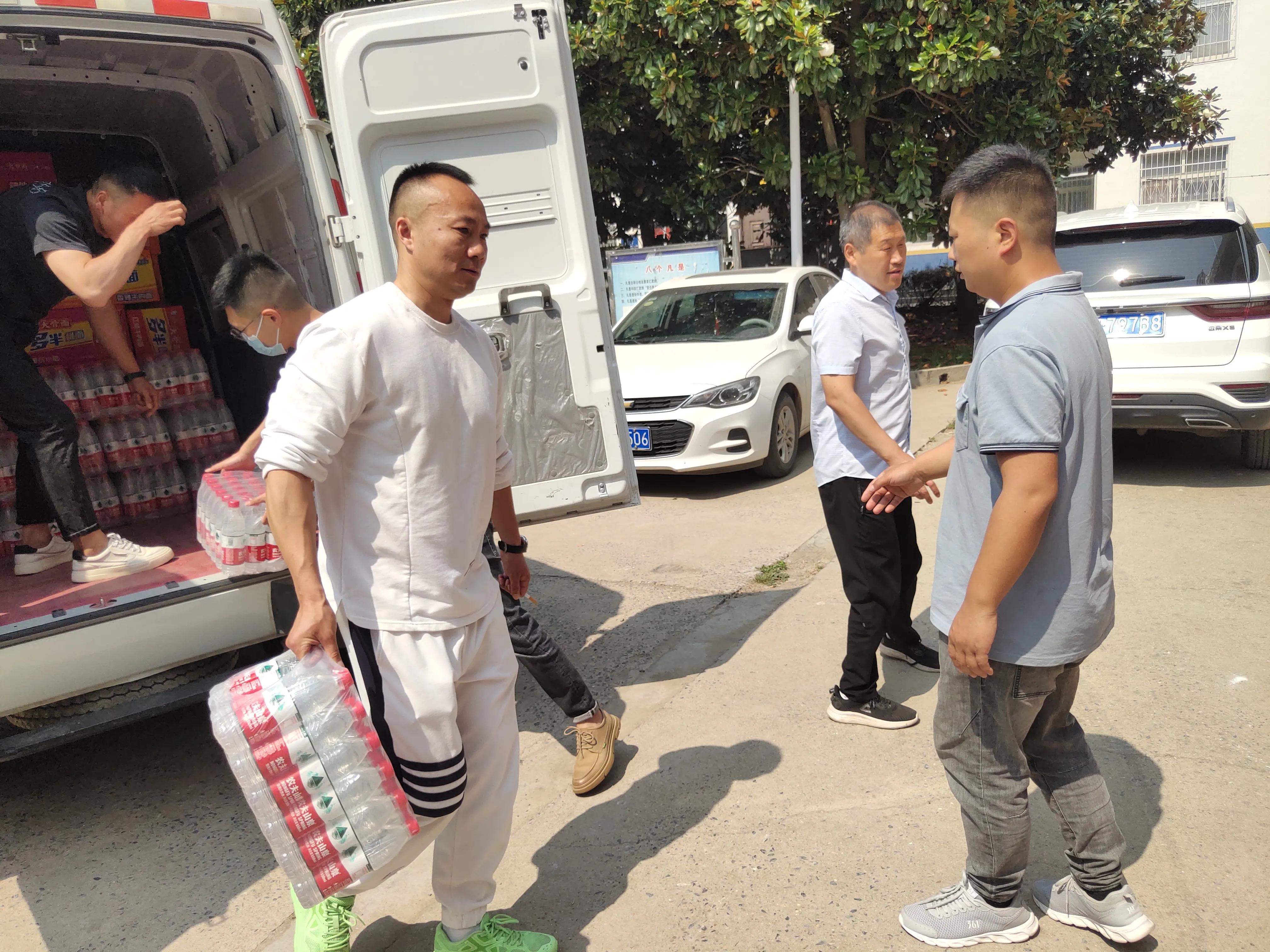 上蔡天使乐园孕婴用品有限公司捐赠物资助力“三夏”禁烧工作