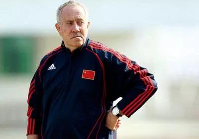 回顾国足最惨痛失利0-8不敌巴西,主场惨败韩国最该检讨的不是国足