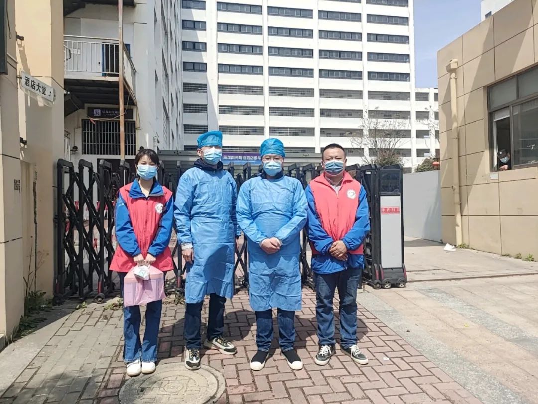 隔离点小孩子饿的睡不着,隔离点孩子