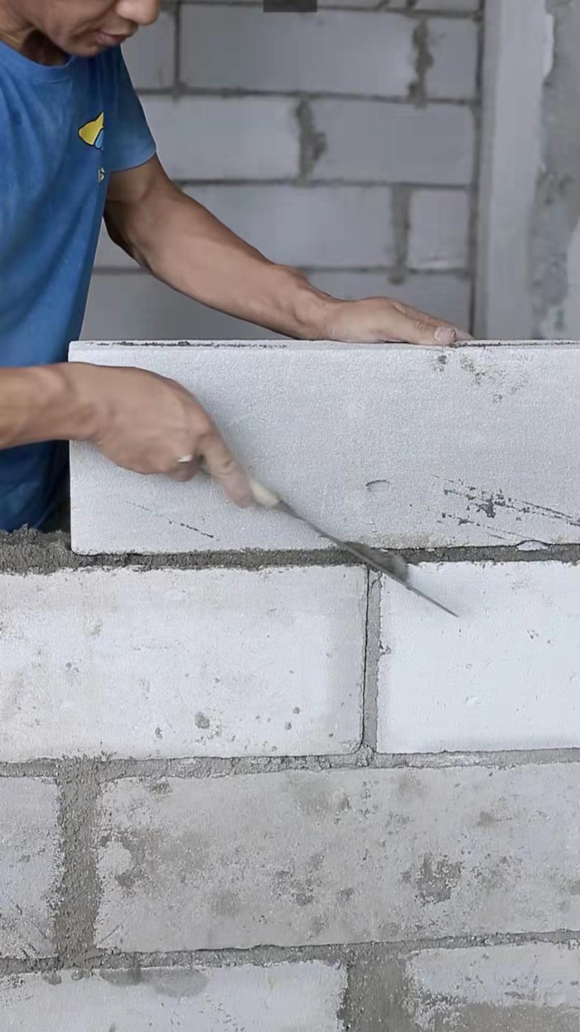 衣柜和墙面接缝处开裂怎么补救,墙面起皮起鼓开裂是什么原因引起