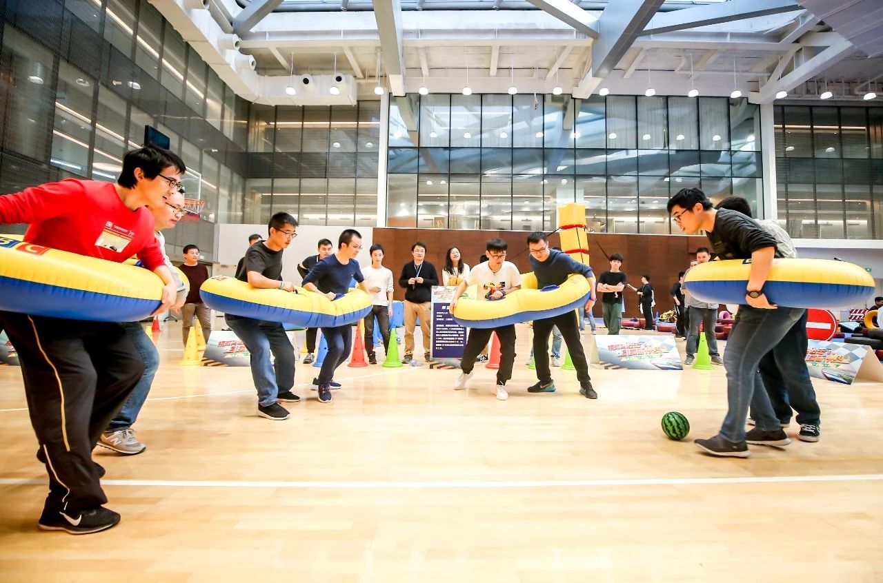 团建趣味飞机游戏怎么玩,趣游研学营