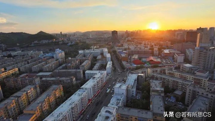 去新疆旅游的美女,去苏州旅游的女人