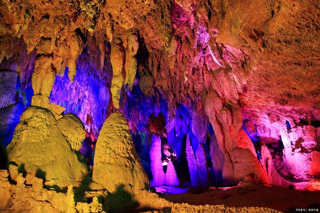 昆明附近有什么好玩的地方一日游,开车去昆明沿途有什么好玩的地方